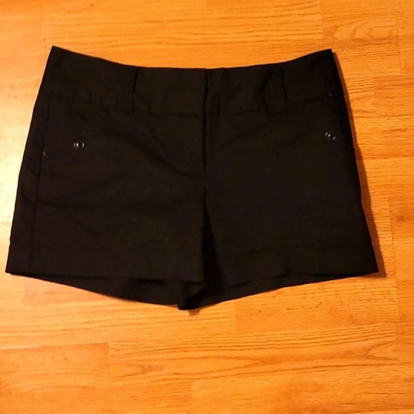 E30-MAURICES: SIZE 11/12 WOMENS BLACK SHORTS - Picture 1 of 3